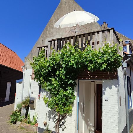 The Cosy Little House With The Sundial Villa Stavenisse Exteriör bild