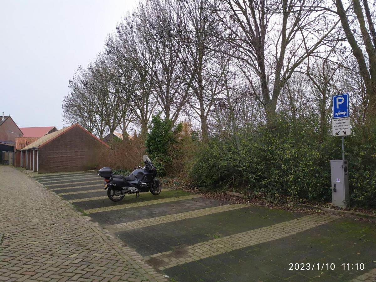The Cosy Little House With The Sundial Villa Stavenisse Exteriör bild