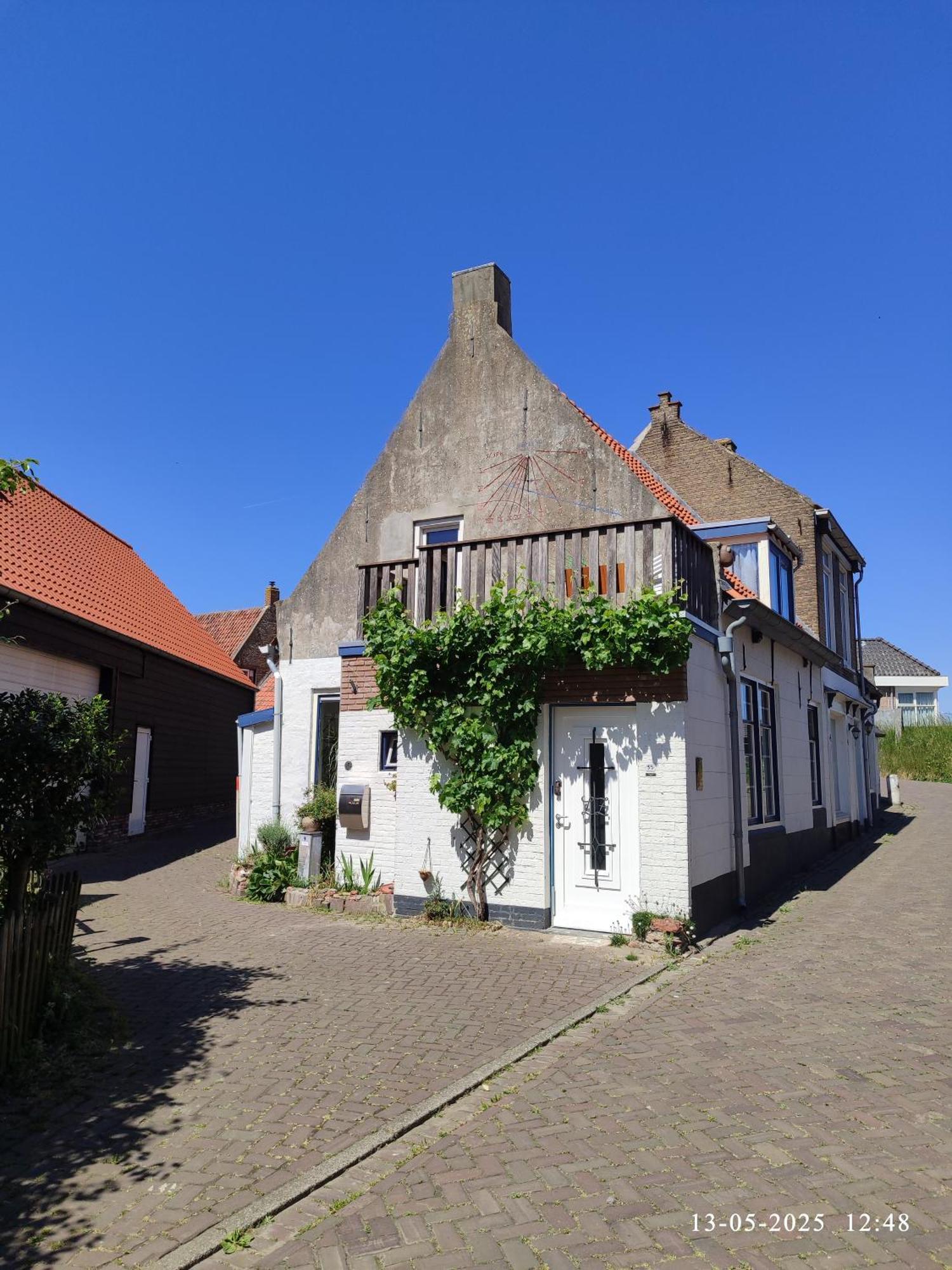 The Cosy Little House With The Sundial Villa Stavenisse Exteriör bild