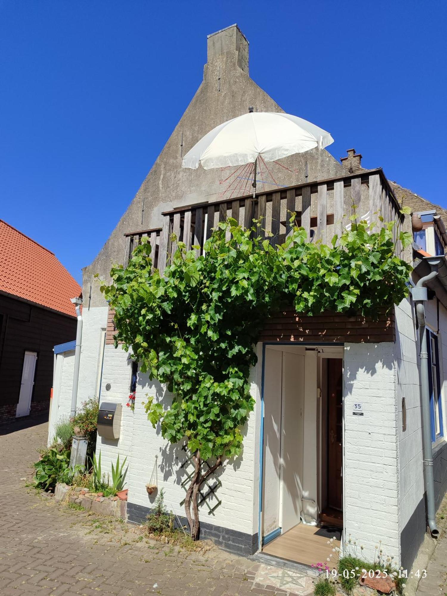 The Cosy Little House With The Sundial Villa Stavenisse Exteriör bild